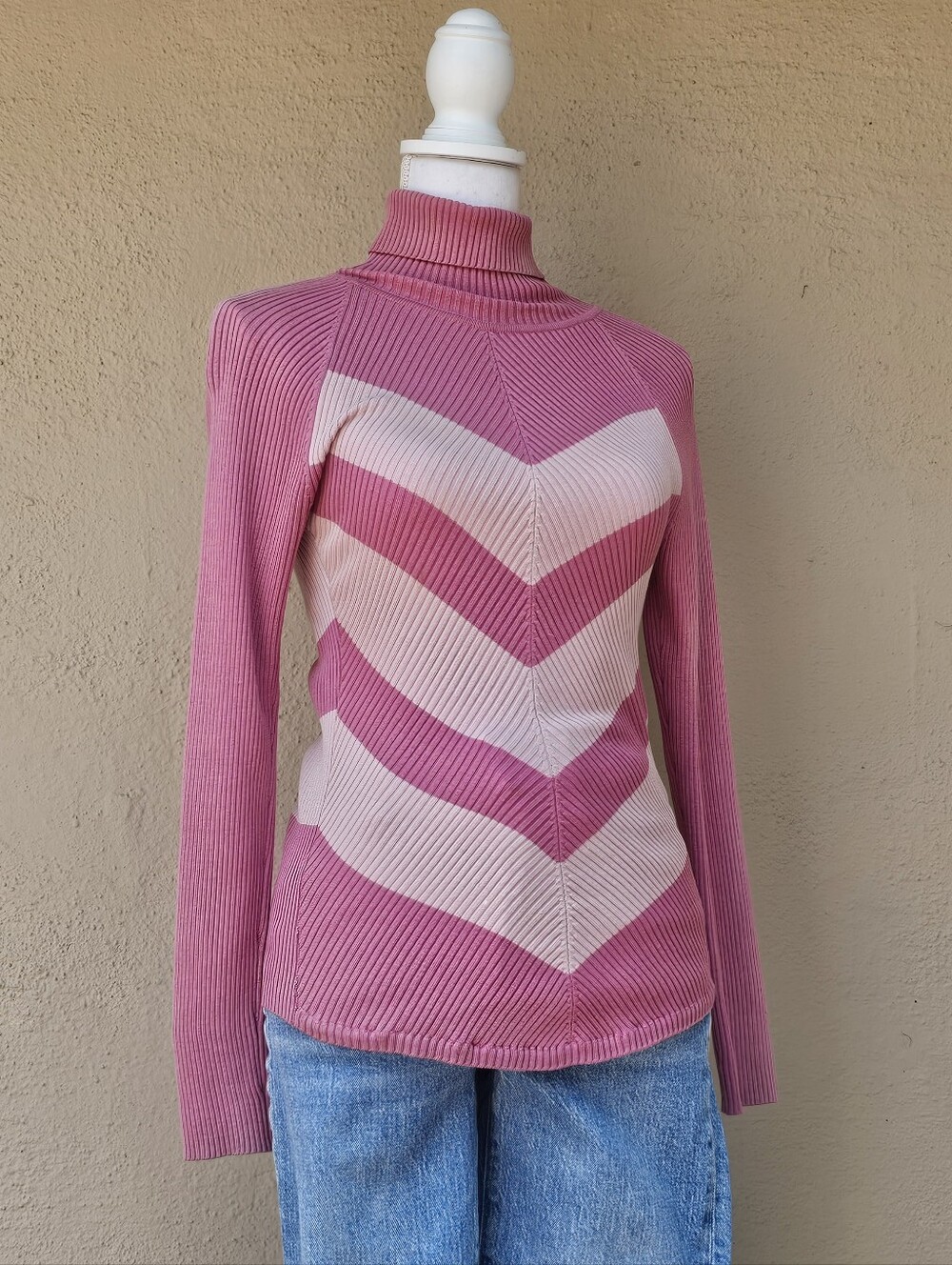 XOXO Silk Ribbed Long Sleeve Contrasting Pinks Chevron Stripes  Top Sz Small